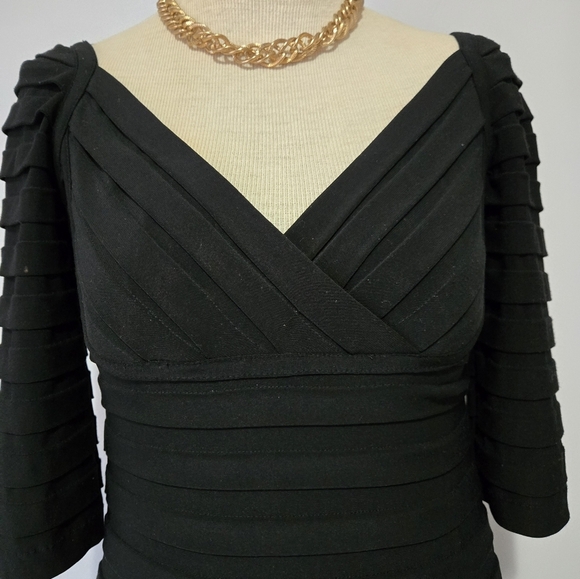 ADRIANNA PAPELL ruched black vneck midi dress with half sleeves. Size 4 - Picture 4 of 11